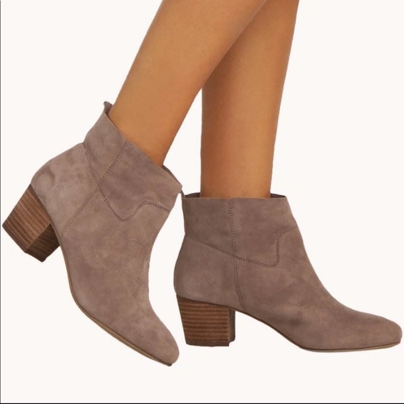 Steve Madden Shoes - ✨HOST PICK✨ Steve Madden Harber Taupe Booties